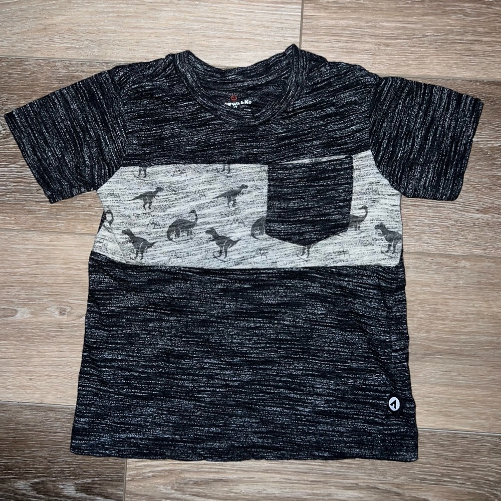 Airwalk Dino top